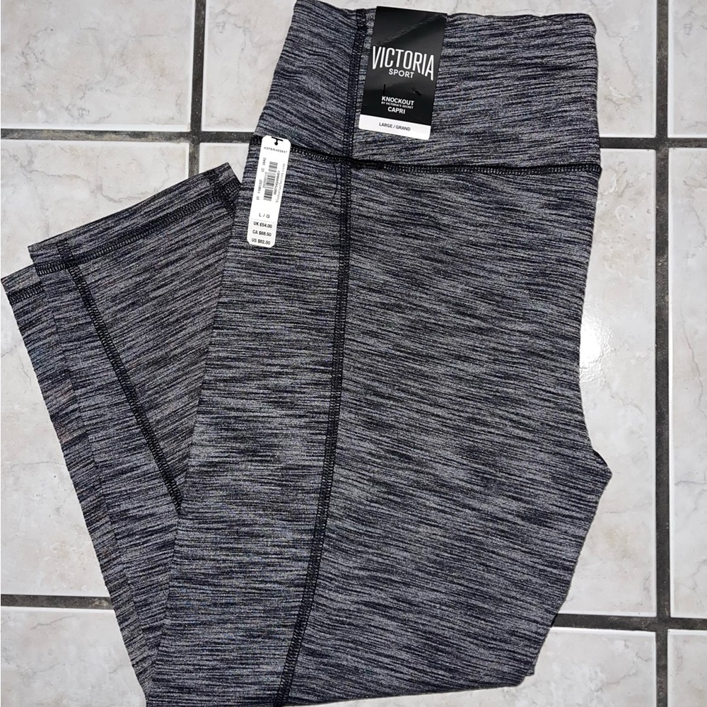 Victoria Secret Knock Out Capri Leggings *NWT*